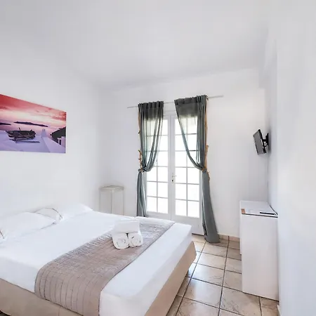 Lavarock Santorini 3* פריסה