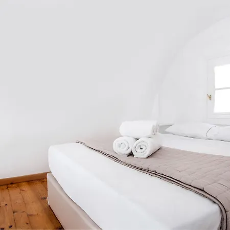 Lavarock Santorini
