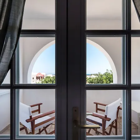 Lavarock Santorini Otel 3*