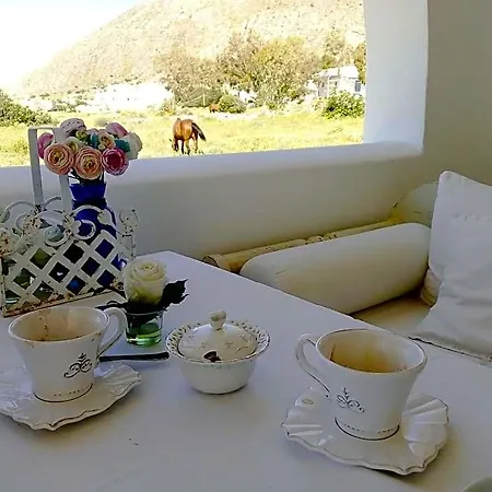 Lavarock Santorini 3*