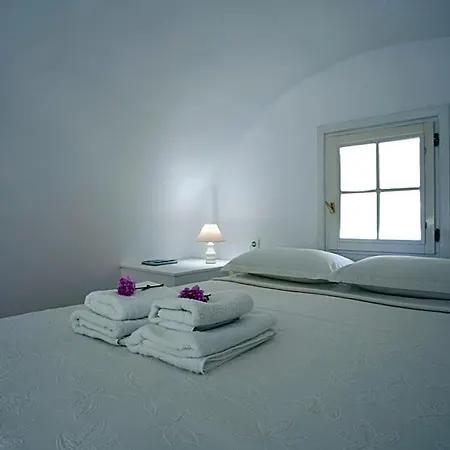 Lavarock Santorini 호텔 3*
