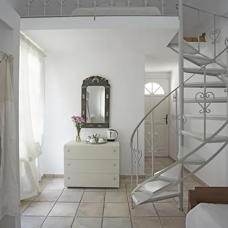 Lavarock Santorini 3* פריסה