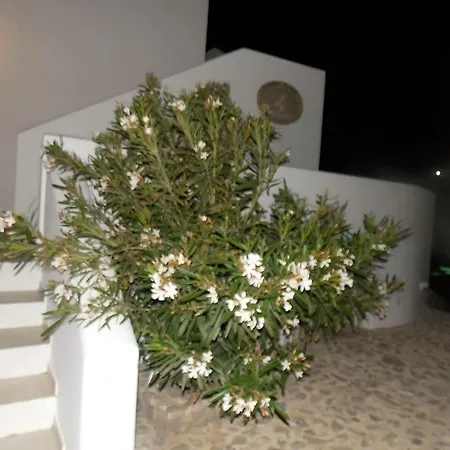 מלון Lavarock Santorini 3*