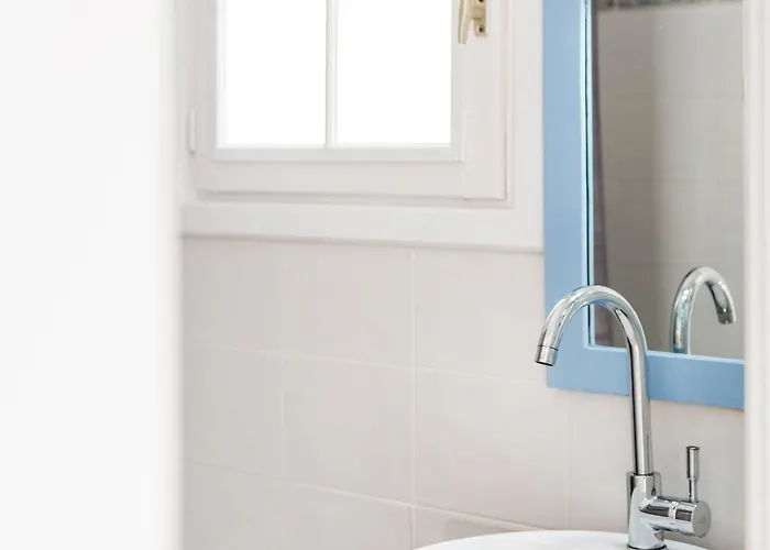 Lavarock Santorini 3* Perissa (Santorini)