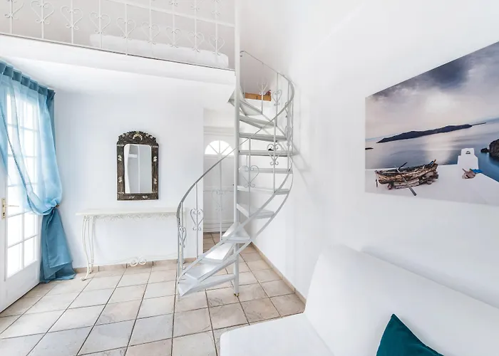 Lavarock Santorini 3* Perísza