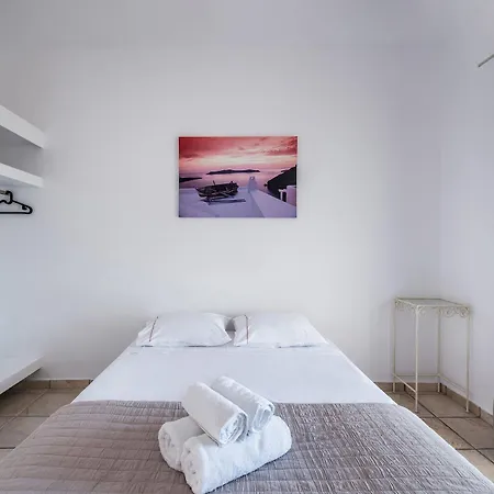 Lavarock Santorini 3* Perissa (Santorini)