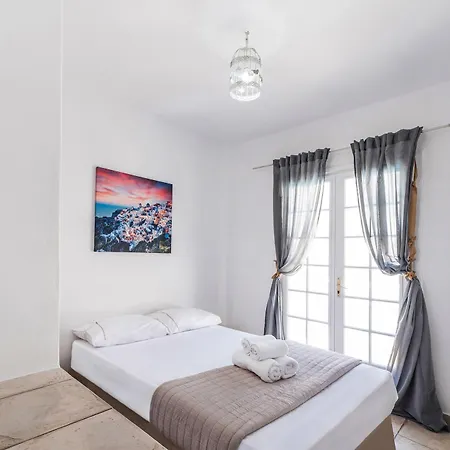 Lavarock Santorini 3*