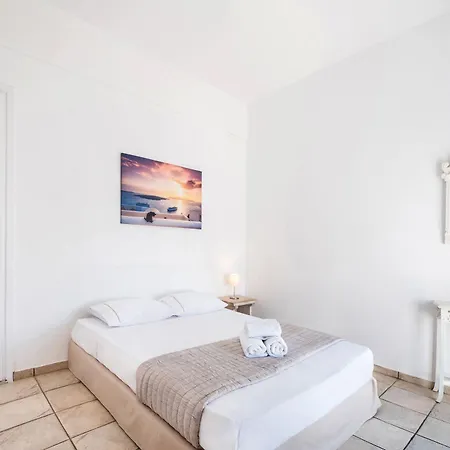 Lavarock Santorini Hotel 3*