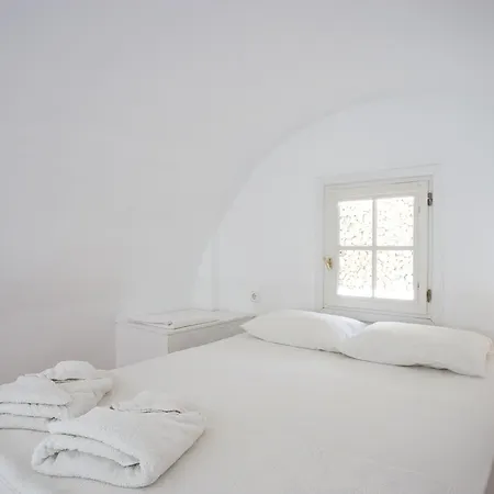Daire Lavarock Santorini Perissa (Santorini)