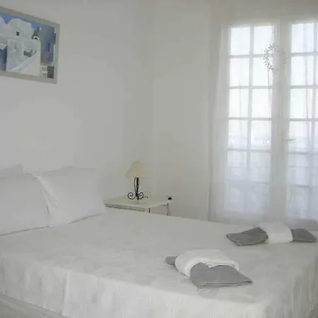 Lavarock Santorini Hotel 3*