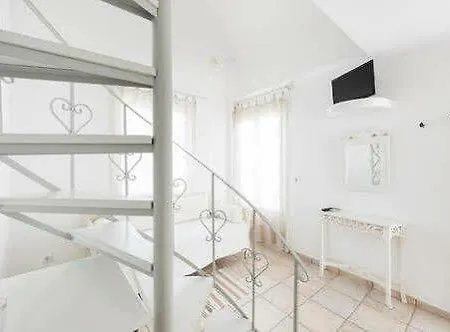 Hotel Lavarock Santorini 3*