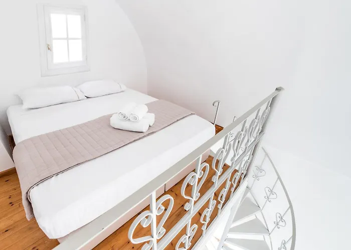 Lavarock Santorini Szálloda 3*