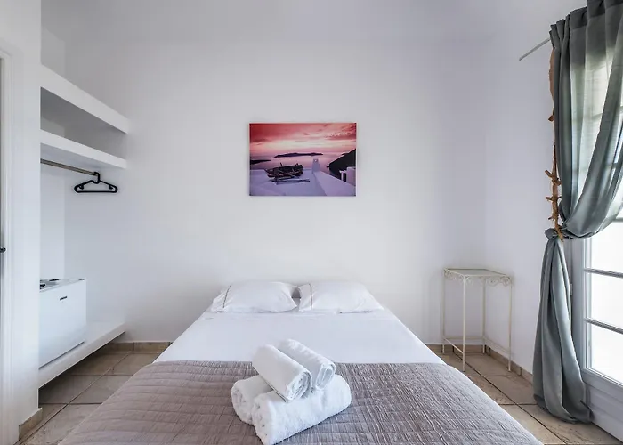 Lavarock Santorini 3* Perissa (Santorini)