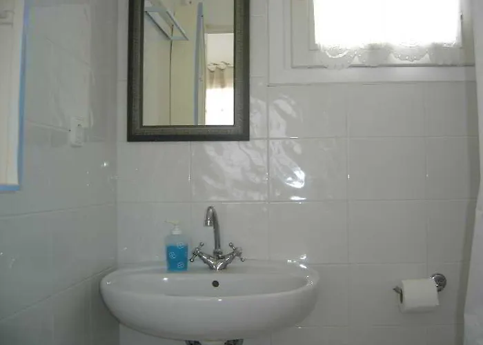 Lavarock Santorini 3*