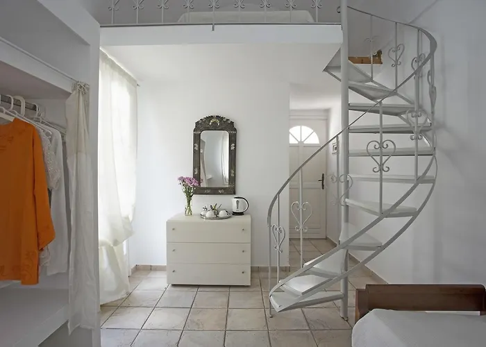 Lavarock Santorini 3* Perísza