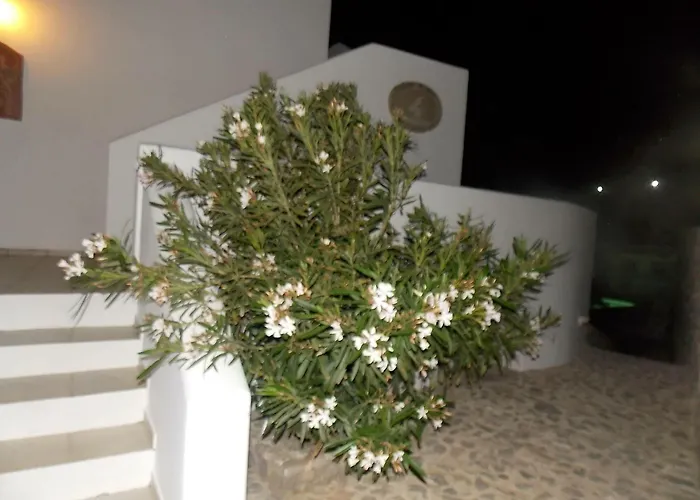 Hotel Lavarock Santorini 3*