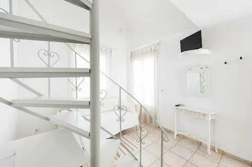 Hotel Lavarock Santorini 3*