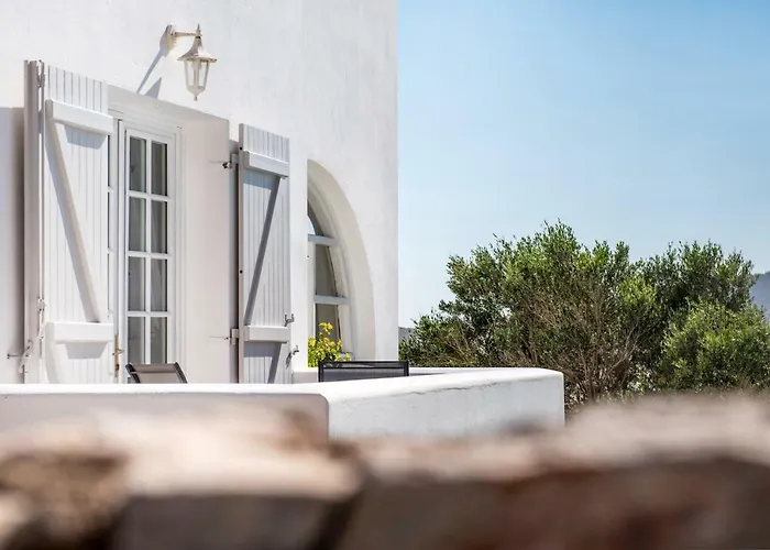 Lavarock Santorini 3*