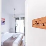 Lavarock Santorini Hotel 3*