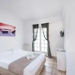 Lavarock Santorini 3* Perissa (Santorini)