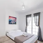 Lavarock Santorini 3*