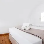 Lavarock Santorini