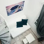 Lavarock Santorini 3*