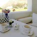 Lavarock Santorini Hotel 3*