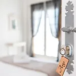 Lavarock Santorini Hotel Perissa (Santorini)