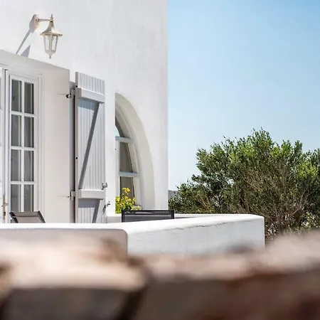 Lavarock Santorini 3*