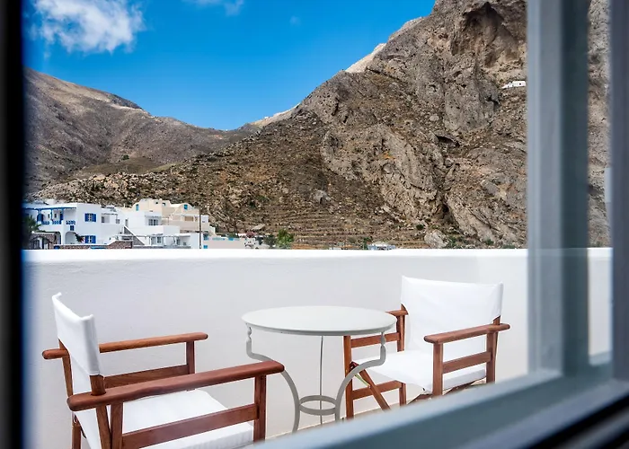 Lavarock Santorini 3* Перисса